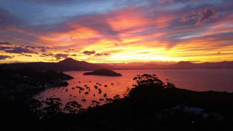 A Fresh Look at Seasonal Sunset Gatherings